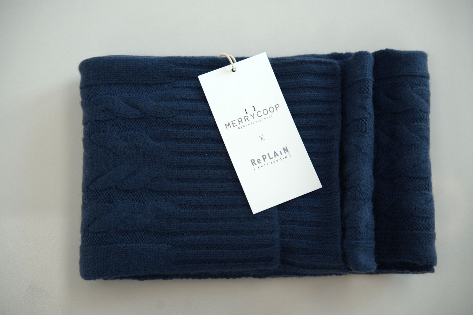 PremiumCashmere_CableMuffler_Scarf-Blue1.jpg